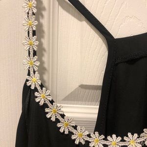 FREE with purchase 🌸 Tank with floral detail